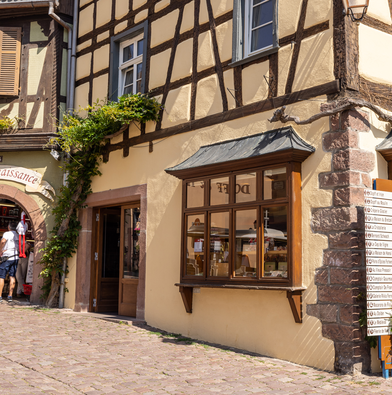 Histoire Maison Alsacienne de Biscuiterie : 1998 - Ouverture d'une nouvelle boutique à Riquewihr